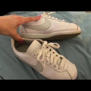 White flyknit Cortez shoes Nike
